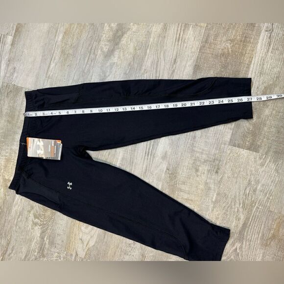 NWT woman’s Black compression/Capri athletic wear - Picture 12 of 15